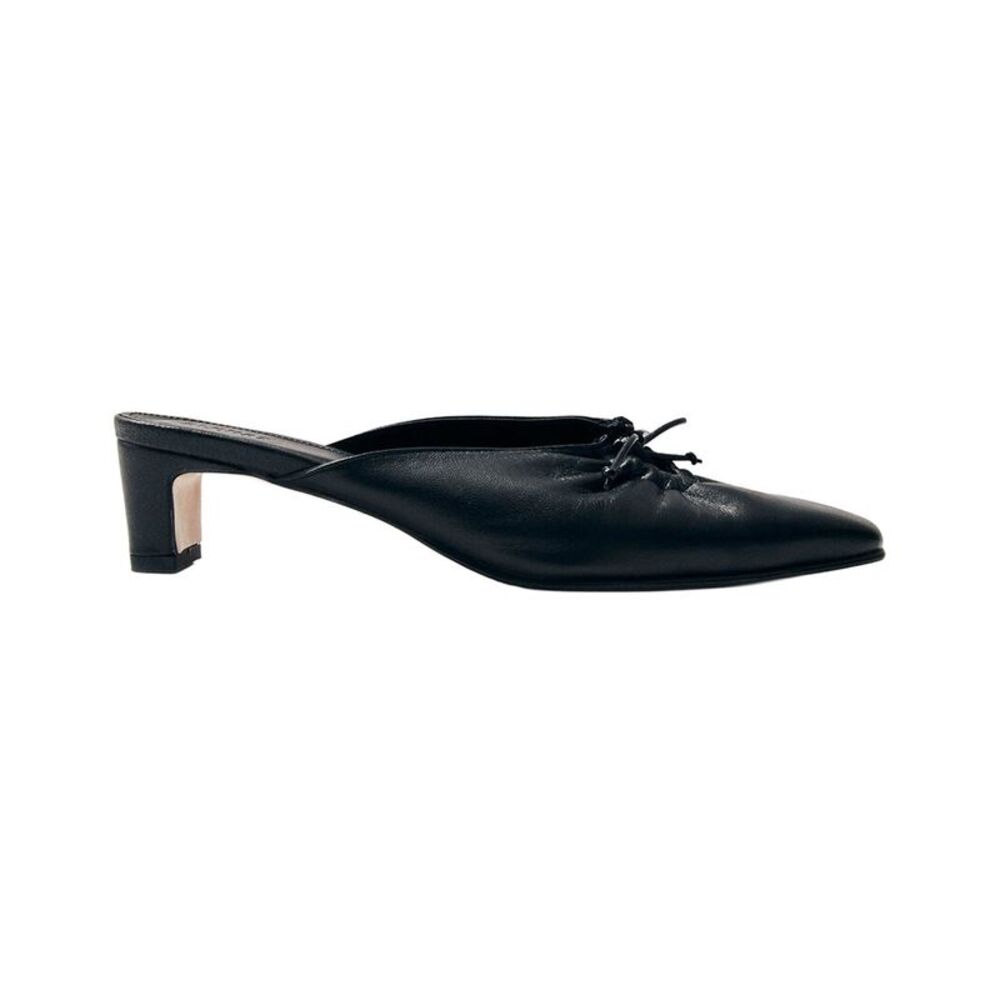 Alohas Amar Lambskin Pump, Black
